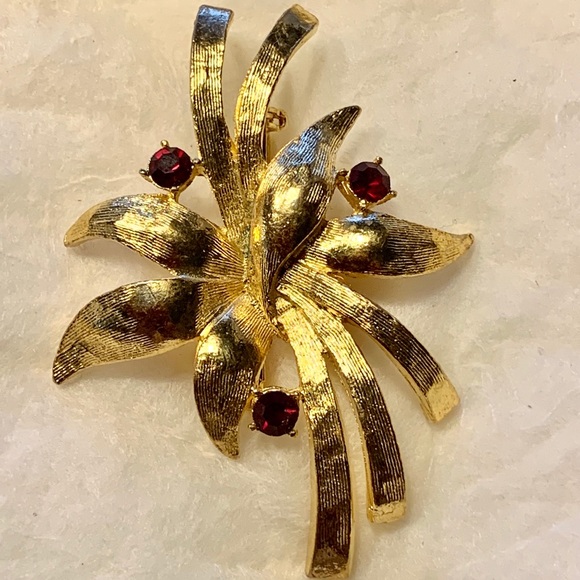 Vintage Brooch Pin Gold-tone with Red Rhinestones - Picture 2 of 6